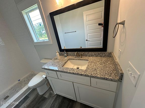 4th image of 305 Detroit Ave