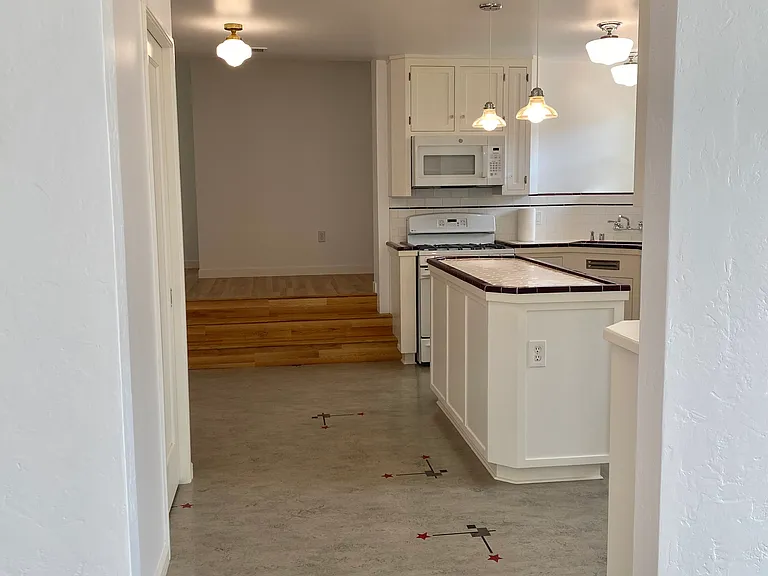 1615 Phillips Ln — Photo 7