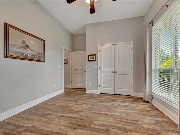 4th image of 111 Rustic Pines Dr
