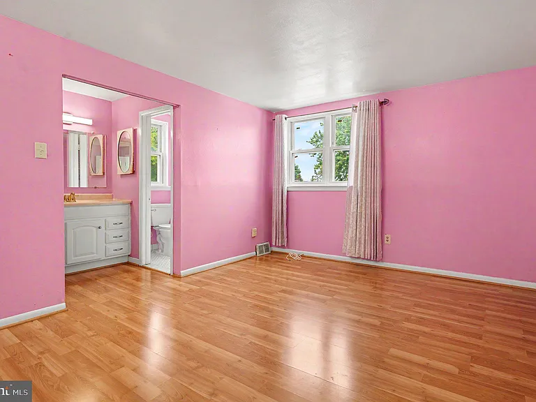 653 Franklin St — Photo 17