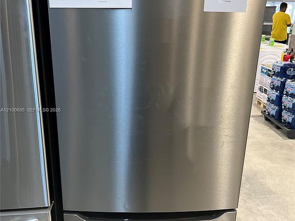 3rd image of 1420 SW 28th Ave APT 6