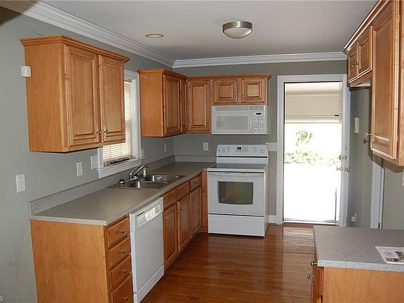 4th image of 180 Cottonwood Ln