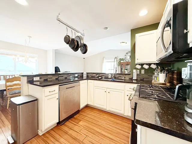 2988 NE Loyola St — Photo 13
