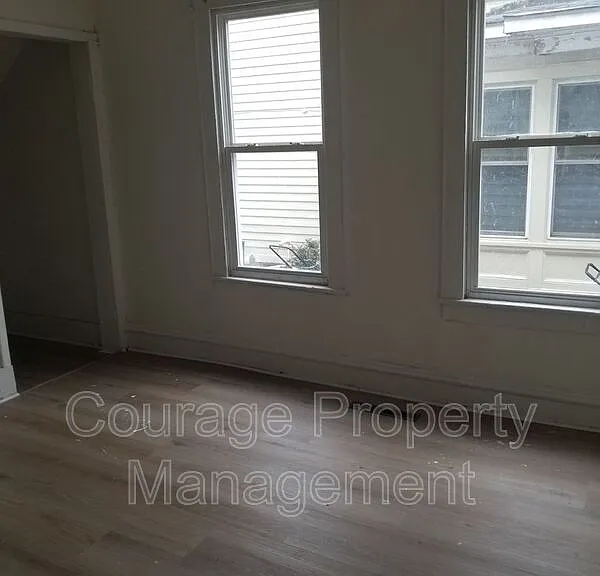 514 W 1st St #A — Photo 4