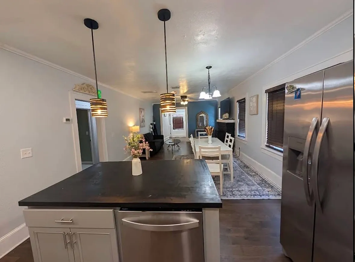 3 bed, 1184 sqft, $2,600 — Photo 2