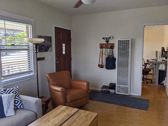 4th image of 2620-22 E St #2620