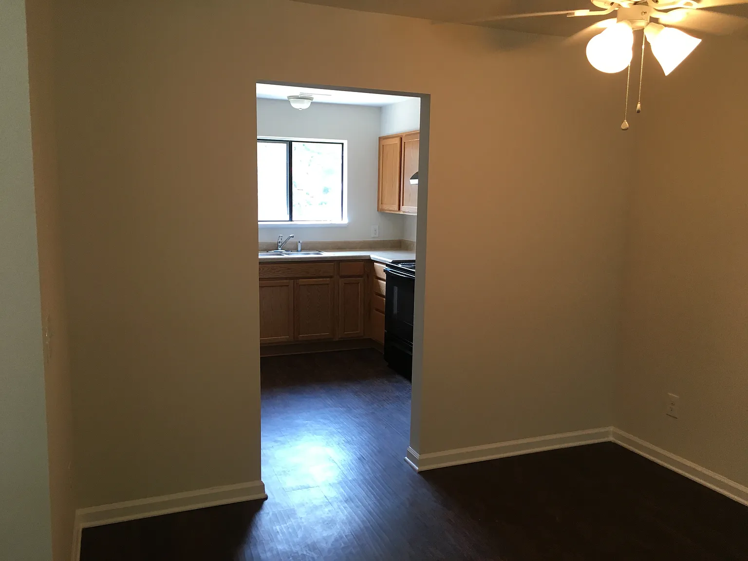 2 bed, 960 sqft, $1,670 — Photo 4
