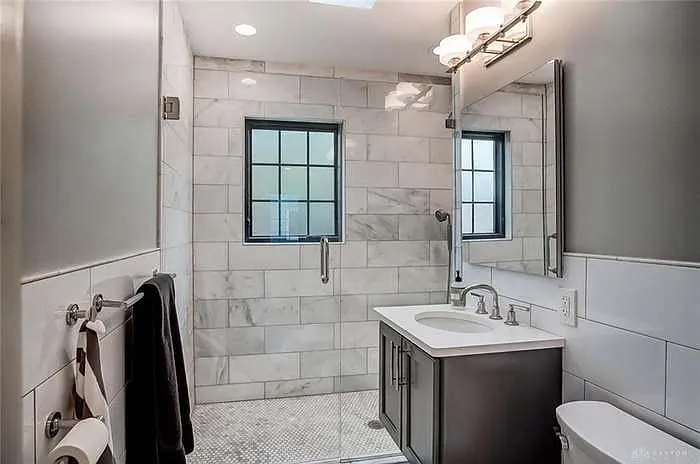 327 W Davis St — Photo 31