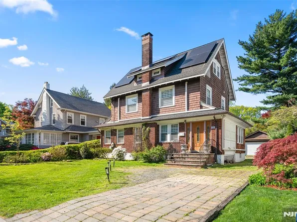 332 Allaire Ave, Leonia, NJ 07605