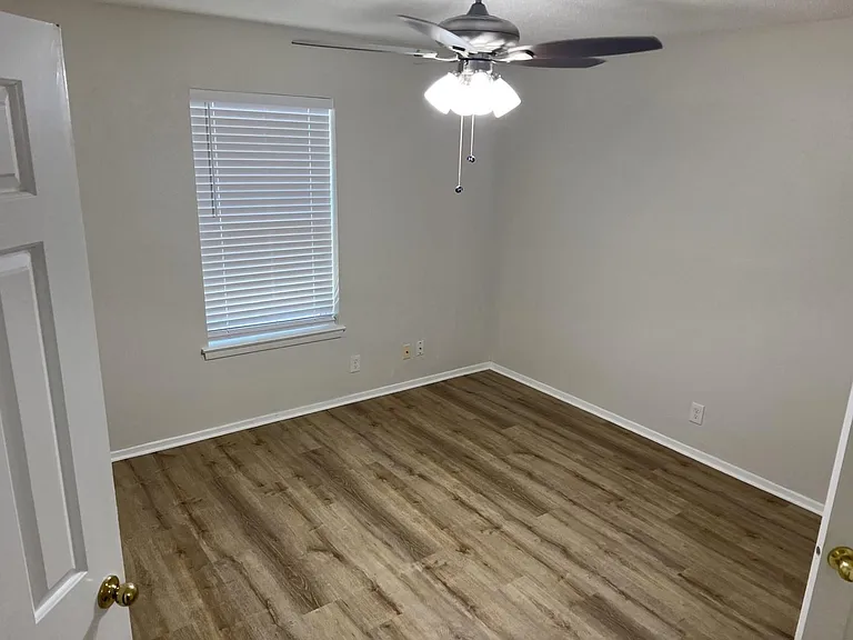 208 Hosack St — Photo 6