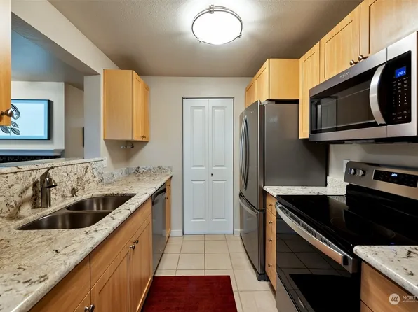 14206 NE 181st Pl APT L306, Woodinville, WA 98072