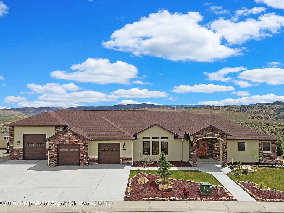 1st image of 1351 La Mesa Cir