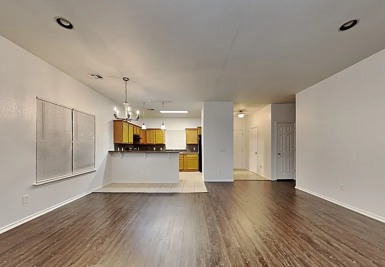 7008 Eagles Lndg — Photo 2