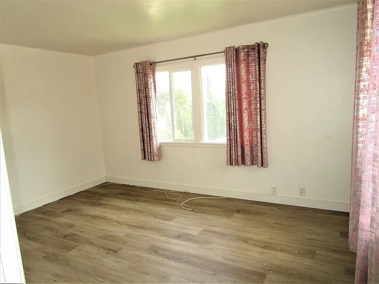 11390 Loma Vista Dr — Photo 2