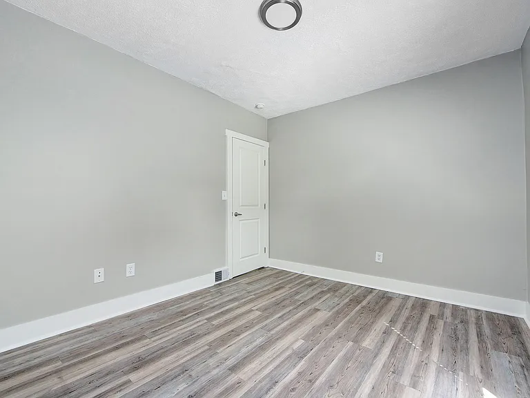 2485 W 7th St #4 — Photo 18
