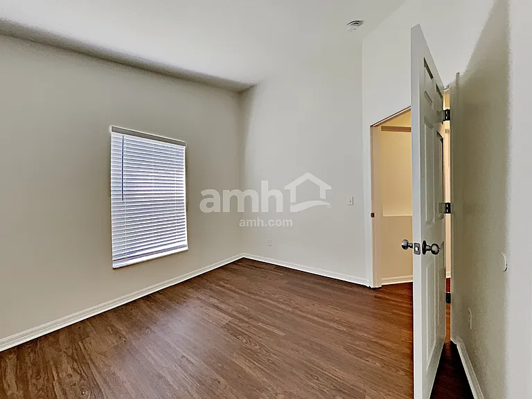 992 Stanvoy St — Photo 18