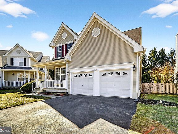 3rd image of 10 Eldridge Dr