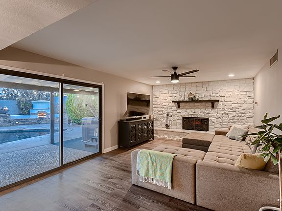 5th image of 435 E Barbara Dr