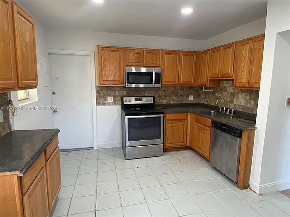 4th image of 894 NW 108th St #1