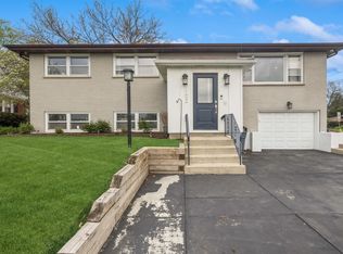 102 59th St, Willowbrook, IL 60527