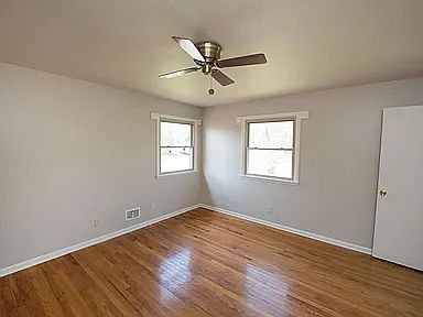 2nd image of 2800 Barlow St