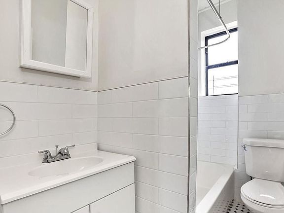 4th image of 48 Saint Nicholas Pl APT 61