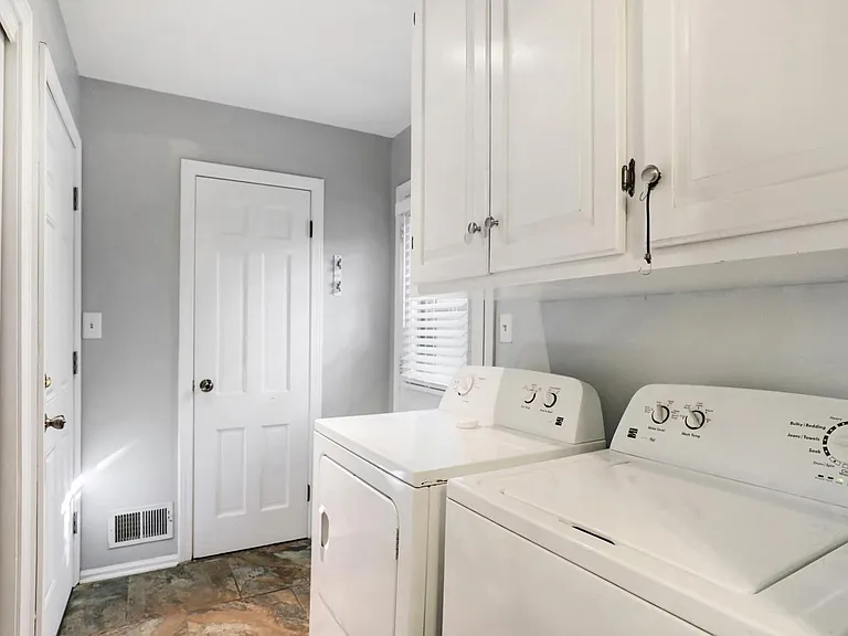 9803 Lakewood Dr W — Photo 17