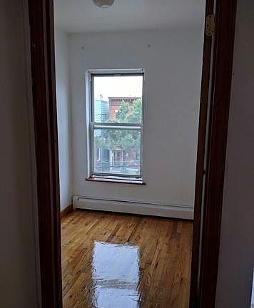 5th image of 2659 30th St #3