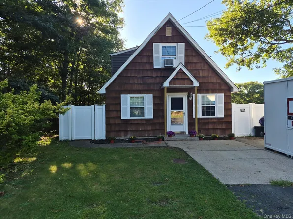 1128 N Ocean Avenue, Medford, NY 11763
