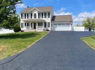 281 Berkshire Dr, Falling Waters, WV 25419