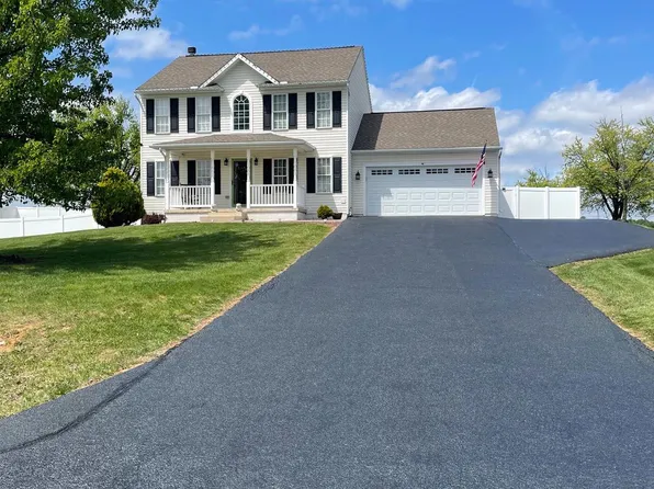 281 Berkshire Dr, Falling Waters, WV 25419