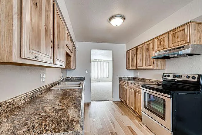 3 bed, 1.5 bath, 1300 sqft, $2,850 — Photo 3