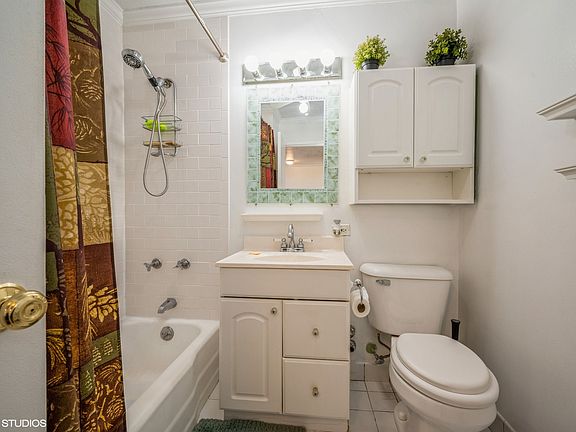4th image of 1455 N Sandburg Ter APT 2303