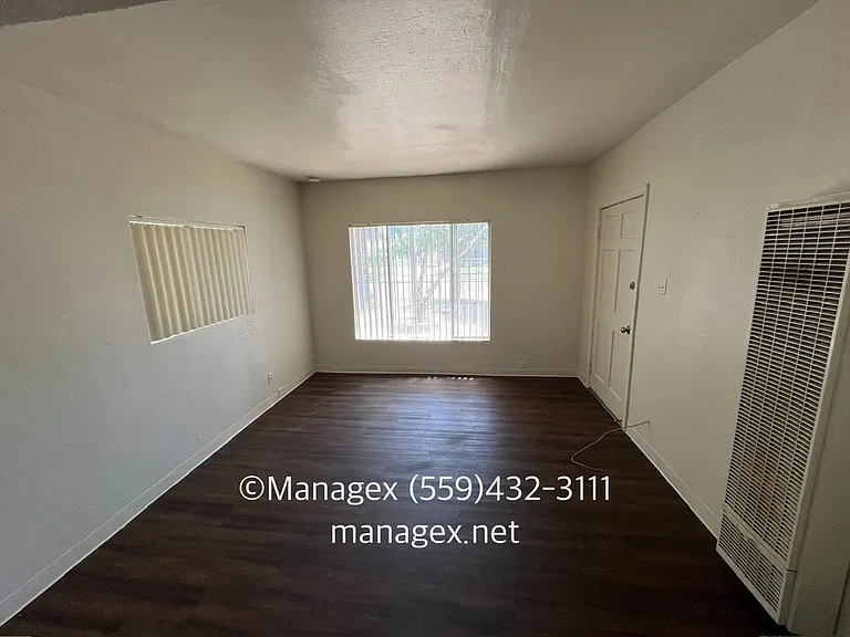 1129 E Brown Ave — Photo 3