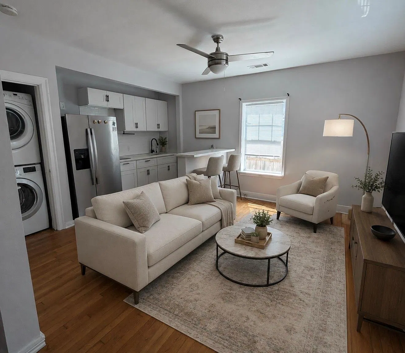 2 bed, 1.0 bath, 2008 sqft, $1,500 — Photo 1