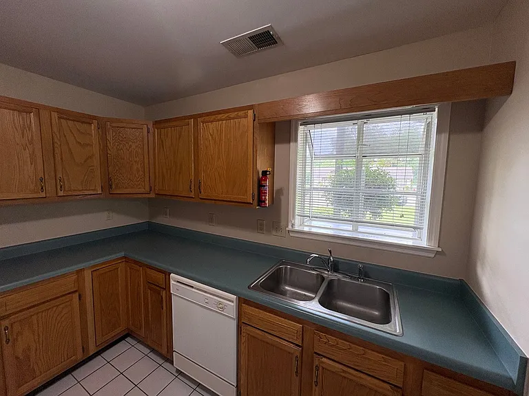 108 Meyer St #7 — Photo 6