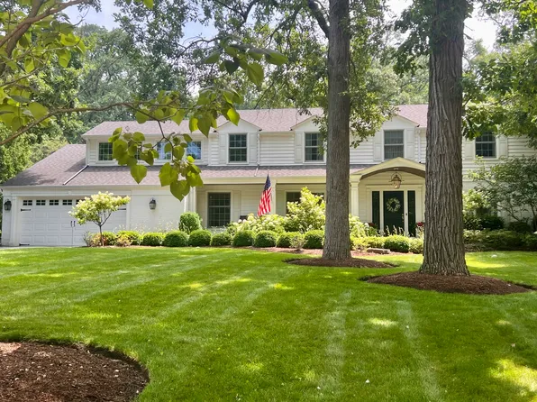 1035 Forest Hill Rd, Lake Forest, IL 60045