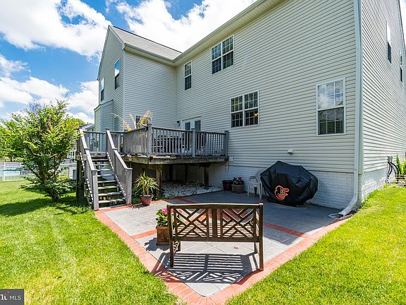 4th image of 36 Country Manor Dr