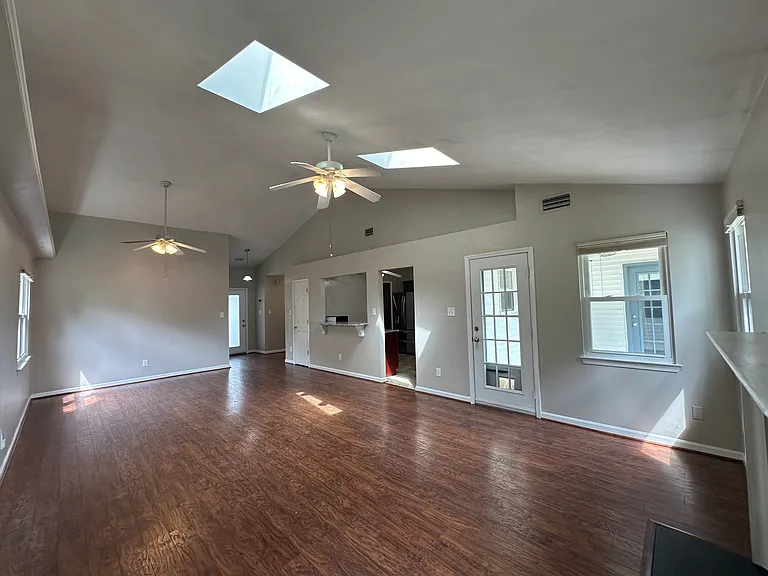 909 Chigwell Rd — Photo 7