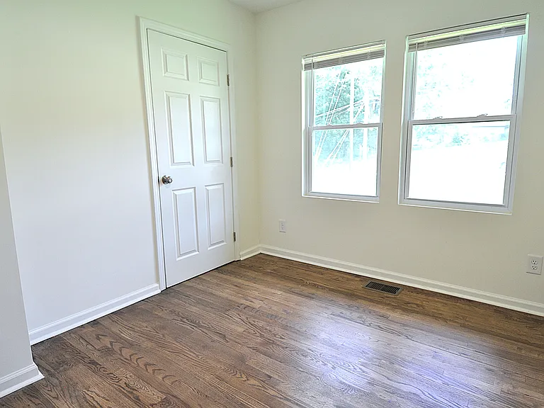 1742 Valencia Rd — Photo 10