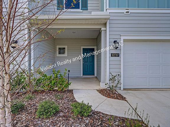 3rd image of 12737 Josslyn Ln