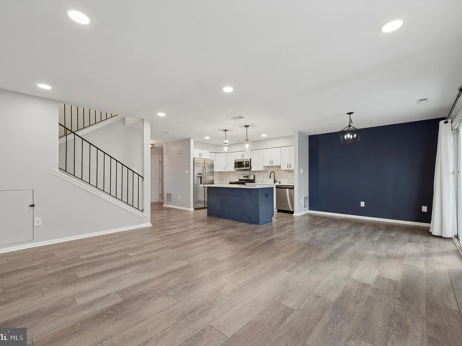 3 bed, 2.5 bath, 1476 sqft, $3,000 — Photo 3