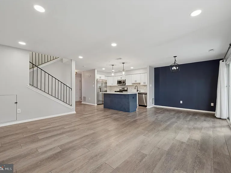 9 Meadow Ln — Photo 3