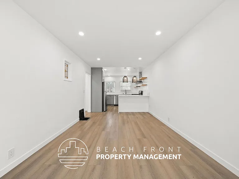 2450 Oak St — Photo 19