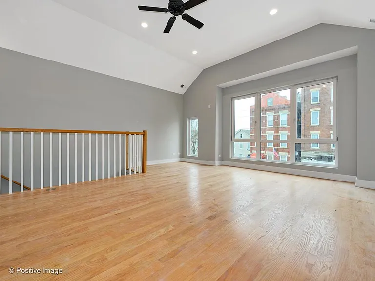 2307 W 19th St #3 — Photo 2