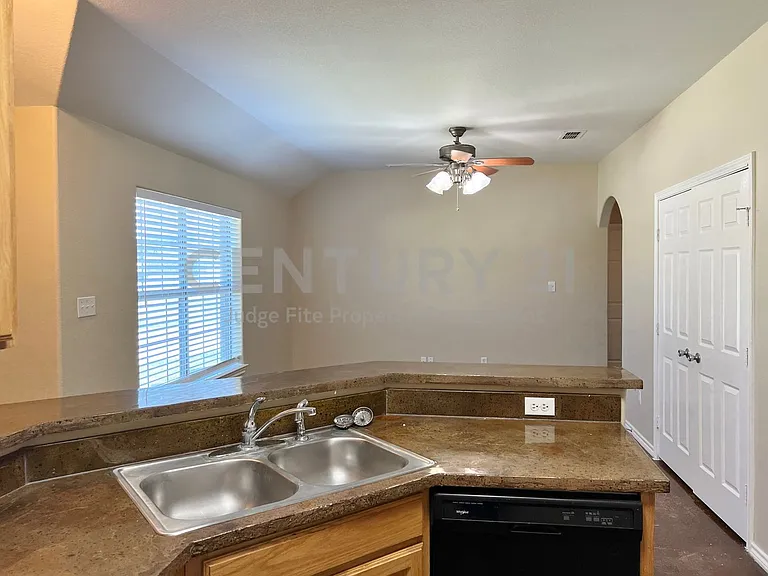 120 Sunburst Ct — Photo 6