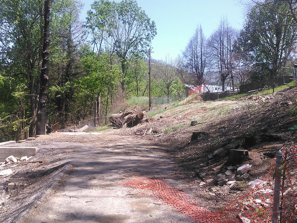 2nd image of 122 W Holly Ridge Rd