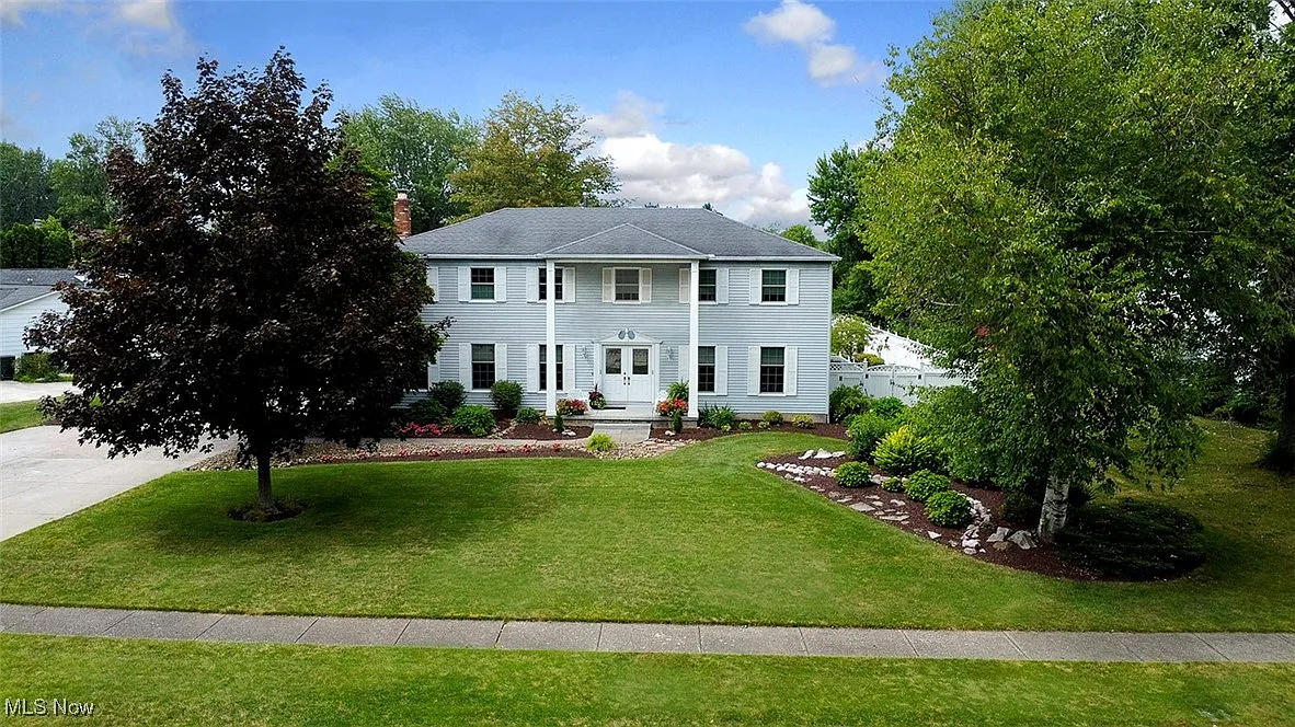 115 Windbrook Dr photo 1