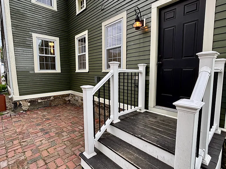 11-13 Elm St #11 — Photo 23