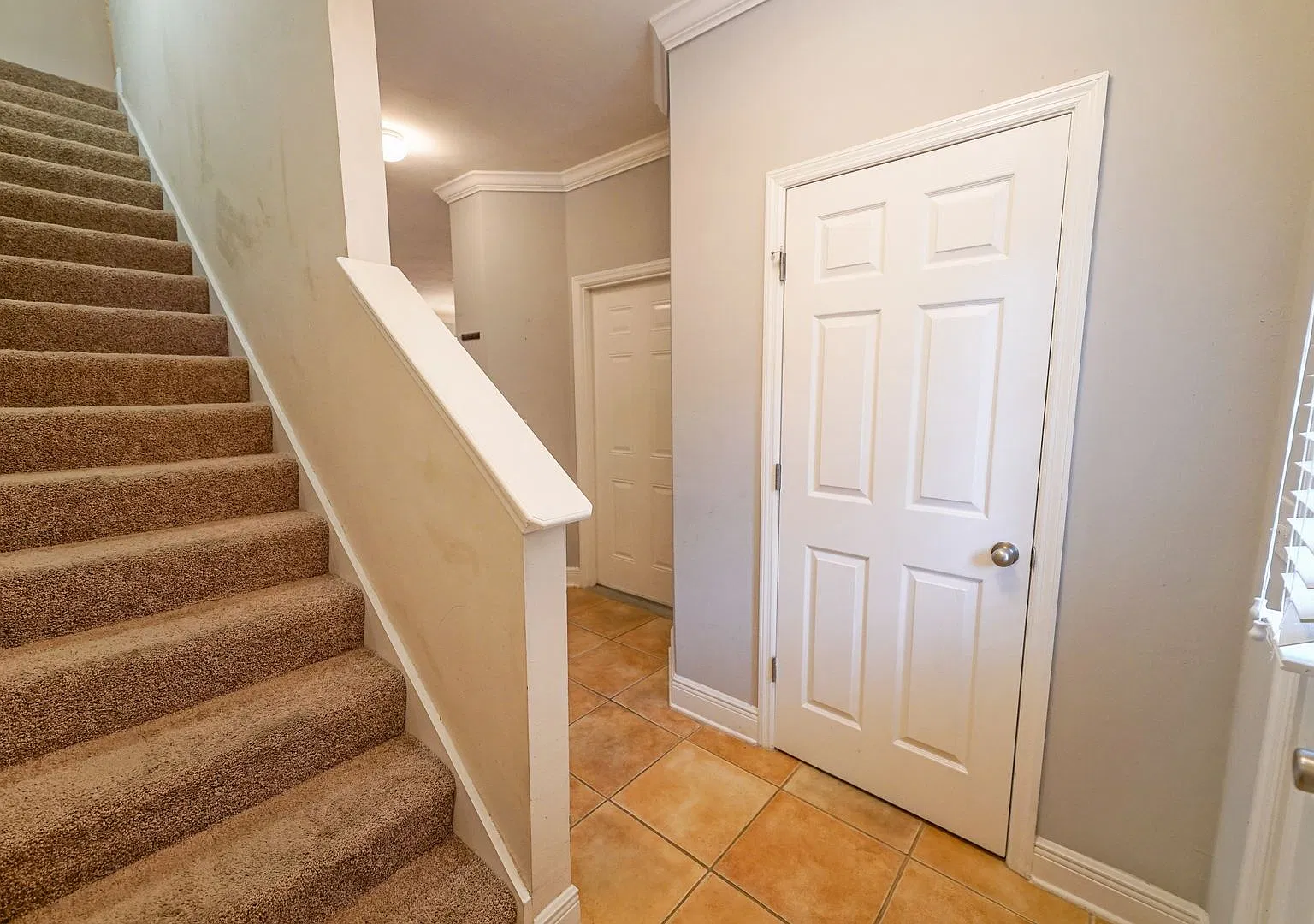 Super cute 3 bed 2.5 bath in a gated neighborhood — Photo 4